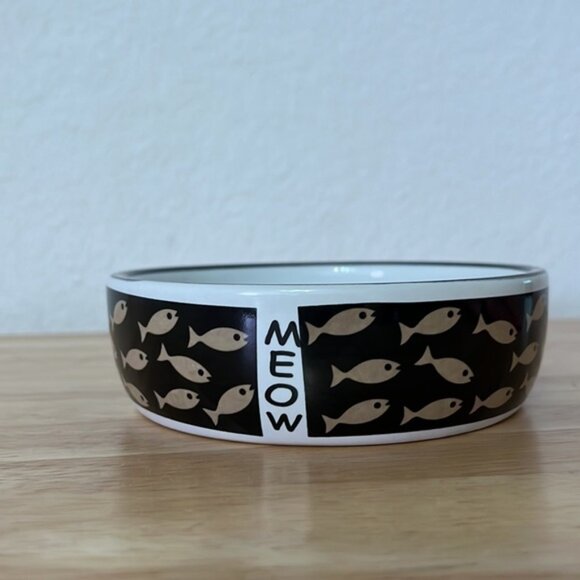 🎀 Whisker City ceramic cat bowl dish with ‘meow’ and fish print decor - Picture 3 of 11